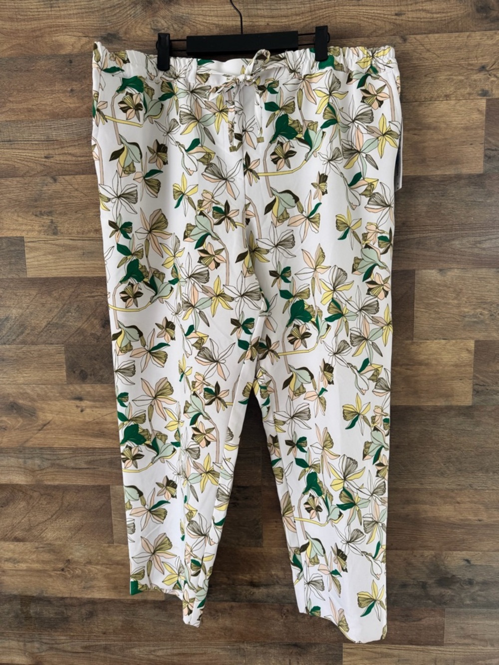 Nwt Liz Claiborne Floral Pants